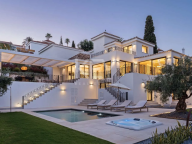 Villa for sale in Los Naranjos Hill Club, Nueva Andalucia