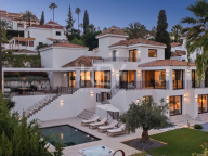 Villa for sale in Los Naranjos Hill Club, Nueva Andalucia