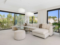 Villa for sale in Los Naranjos Hill Club, Nueva Andalucia