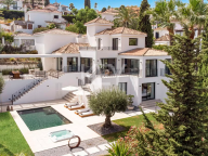 Villa for sale in Los Naranjos Hill Club, Nueva Andalucia