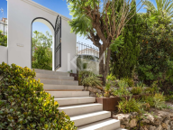 Villa for sale in Los Naranjos Hill Club, Nueva Andalucia