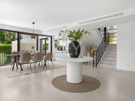 Villa for sale in Los Naranjos Hill Club, Nueva Andalucia