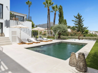 Villa for sale in Los Naranjos Hill Club, Nueva Andalucia