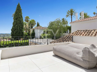 Villa for sale in Los Naranjos Hill Club, Nueva Andalucia