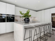 Villa for sale in Los Naranjos Hill Club, Nueva Andalucia