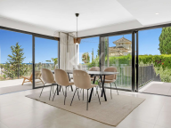 Villa for sale in Los Naranjos Hill Club, Nueva Andalucia