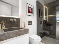 Villa for sale in Los Naranjos Hill Club, Nueva Andalucia