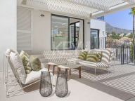 Villa for sale in Los Naranjos Hill Club, Nueva Andalucia