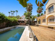 Villa for sale in Cortijo Blanco, San Pedro de Alcantara