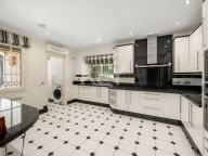 Villa for sale in Cortijo Blanco, San Pedro de Alcantara