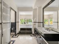 Villa for sale in Cortijo Blanco, San Pedro de Alcantara