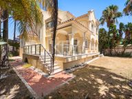 Villa for sale in Cortijo Blanco, San Pedro de Alcantara
