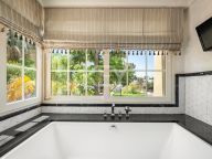 Villa for sale in Cortijo Blanco, San Pedro de Alcantara