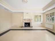 Villa for sale in Cortijo Blanco, San Pedro de Alcantara