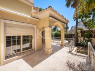 Villa for sale in Cortijo Blanco, San Pedro de Alcantara