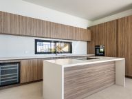 Villa for sale in Benahavis