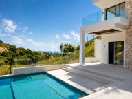 Villa for sale in Elviria, Marbella East
