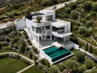 Villa for sale in Elviria, Marbella East