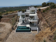 Villa for sale in Elviria, Marbella East
