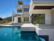 Villa for sale in Elviria, Marbella East