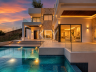 Villa for sale in Elviria, Marbella East