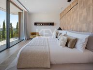 Villa for sale in El Herrojo, Benahavis