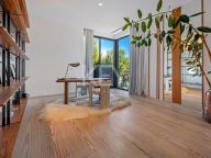 Villa for sale in El Herrojo, Benahavis