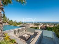 Villa for sale in El Herrojo, Benahavis