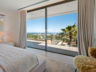 Villa for sale in El Herrojo, Benahavis