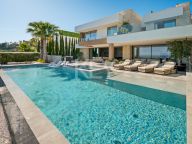 Villa for sale in El Herrojo, Benahavis