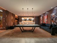 Villa for sale in El Herrojo, Benahavis