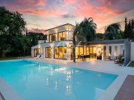 Villa for sale in Las Brisas, Nueva Andalucia