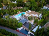 Villa for sale in Las Brisas, Nueva Andalucia
