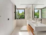 Villa for sale in Las Brisas, Nueva Andalucia