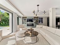 Villa for sale in Las Brisas, Nueva Andalucia