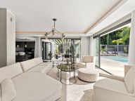 Villa for sale in Las Brisas, Nueva Andalucia