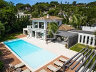 Villa for sale in Las Brisas, Nueva Andalucia