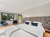 Villa for sale in Las Brisas, Nueva Andalucia