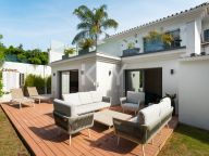 Villa for sale in Las Brisas, Nueva Andalucia