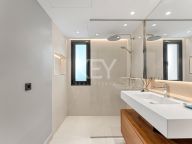 Villa for sale in Las Brisas, Nueva Andalucia