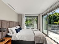 Villa for sale in Las Brisas, Nueva Andalucia