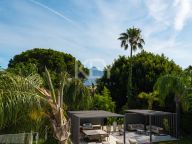 Villa for sale in Las Brisas, Nueva Andalucia