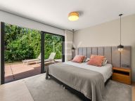 Villa for sale in Las Brisas, Nueva Andalucia