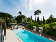 Villa for sale in Las Brisas, Nueva Andalucia