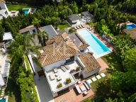 Villa for sale in Las Brisas, Nueva Andalucia