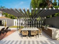 Villa for sale in Las Brisas, Nueva Andalucia