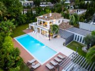 Villa for sale in Las Brisas, Nueva Andalucia