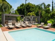 Villa for sale in Las Brisas, Nueva Andalucia