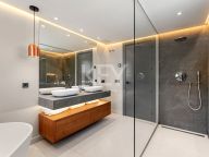 Villa for sale in Las Brisas, Nueva Andalucia