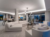 Villa for sale in Las Brisas, Nueva Andalucia